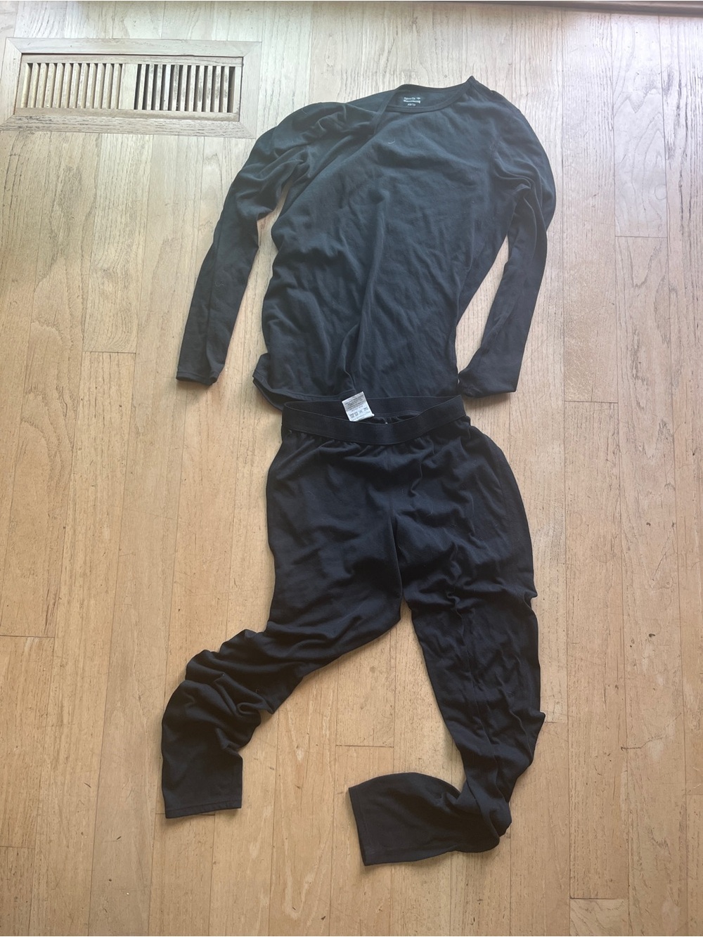 Women’s base layers XS Sports Basement Hot Chillys Black Thermal Top & Bottoms